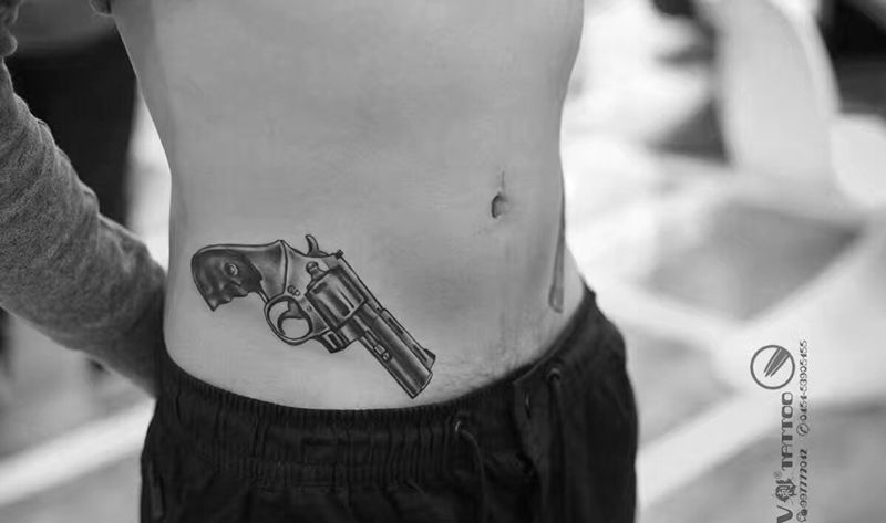 手枪纹身图片