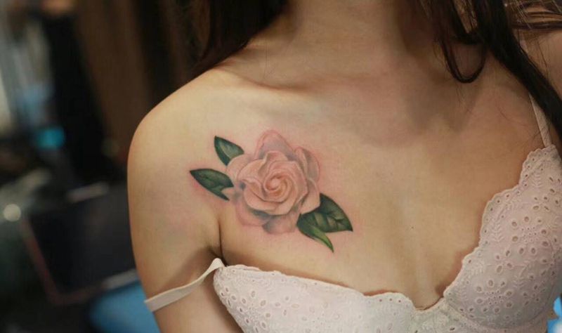 白玫瑰纹身图片