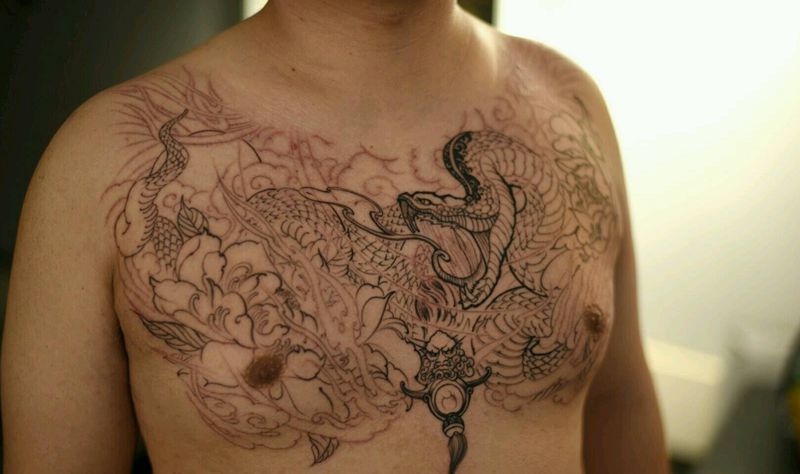 新传统花胸作品纹身图片_胸部新传统纹身图案