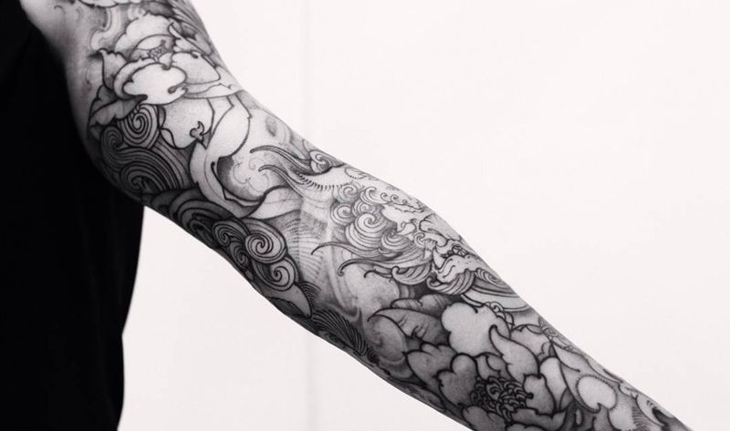 唐狮花臂纹身图片_手臂新传统纹身图案