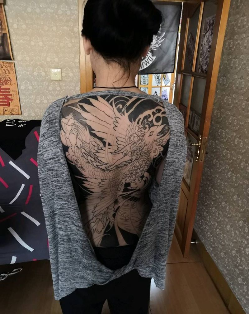 满背凤凰纹身图片_背部新传统老传统纹身图案