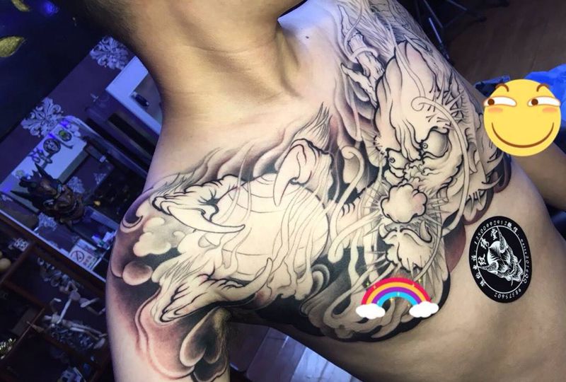 花胸龙纹身图片