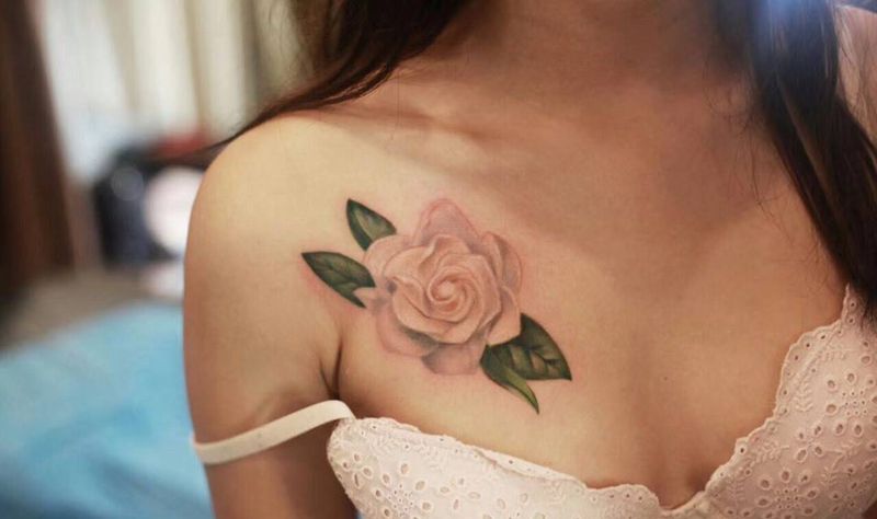 白玫瑰纹身图片