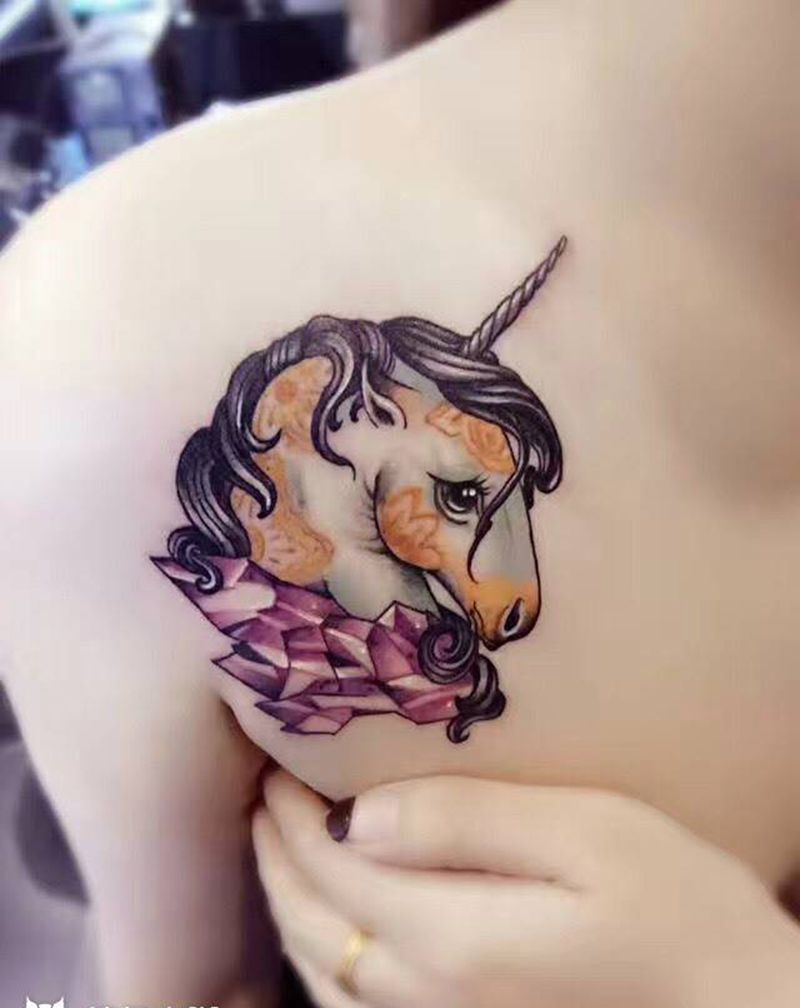 独角兽纹身图片_肩部动物成品纹身图案