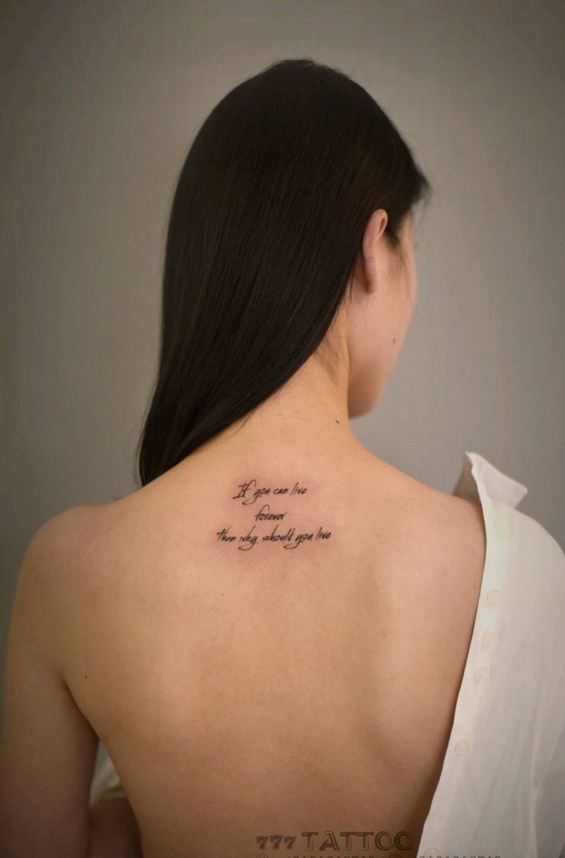 清新类纹身图片_背部字母清新纹身图案