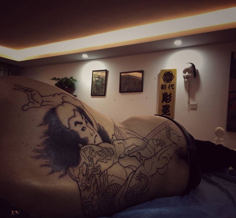 张顺浪切纹身图片_臀部背部老传统张顺  水浪纹身图案