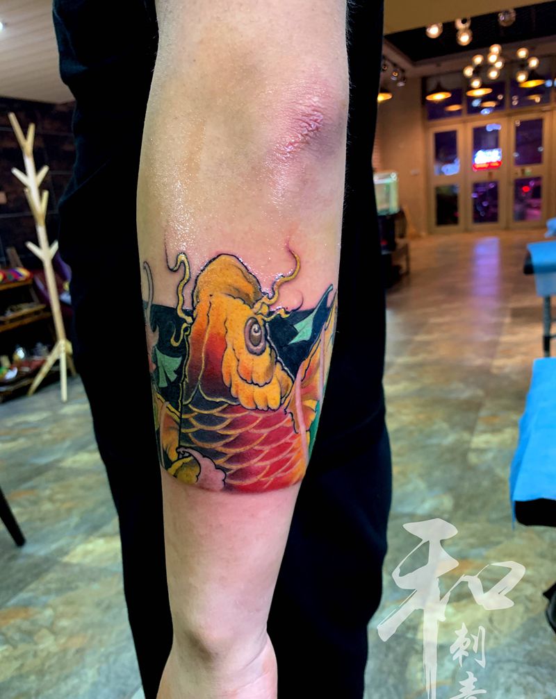 臂环纹身图片_手臂新传统水彩纹身图案