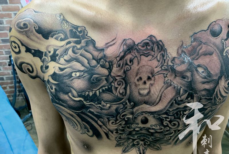 黑白无常纹身图片_脚部背部欧美写实纹身图案