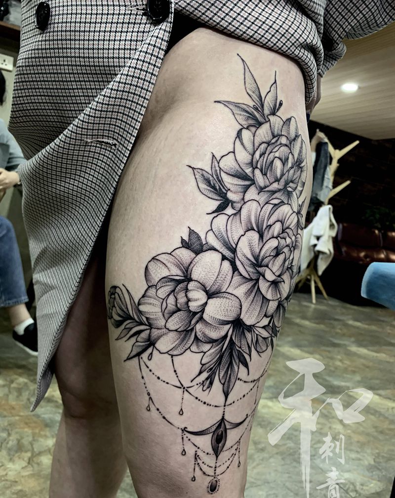 花系列 大腿 by:俊俏纹身图片_肩部脚部欧美写实纹身图案