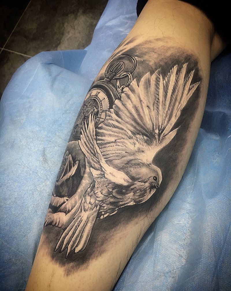 欧美鸽子纹身图片_腿部纹身图案