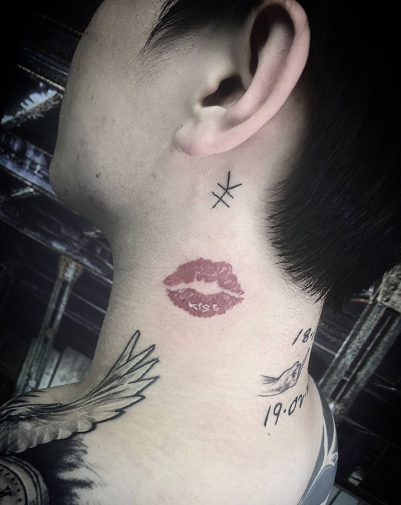 KISS纹身图片_颈部纹身图案