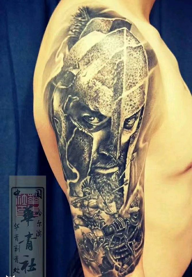 斯巴达纹身图片_肩部欧美写实纹身图案