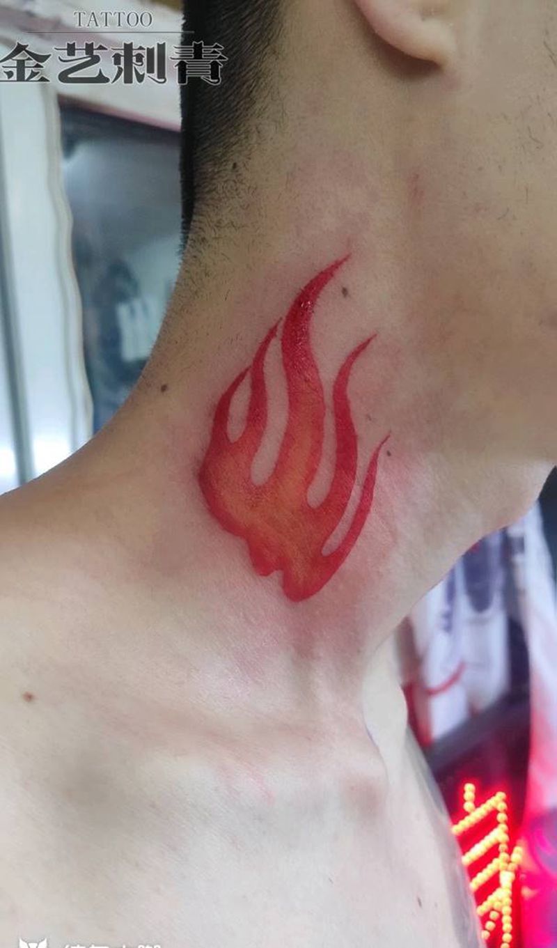 脖子火苗纹身图片_颈部纹身图案