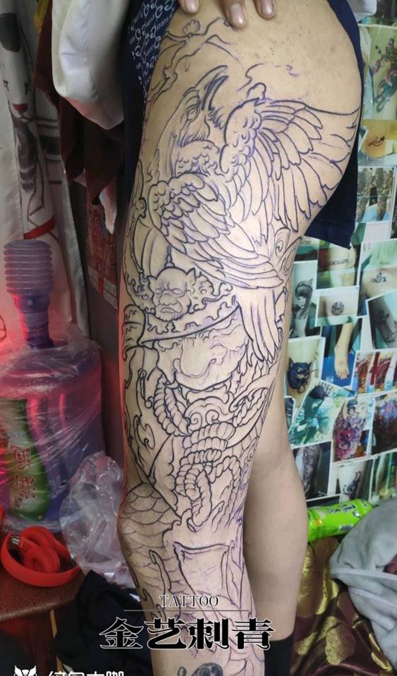 花腿鬼武士线条纹身图片_腿部纹身图案