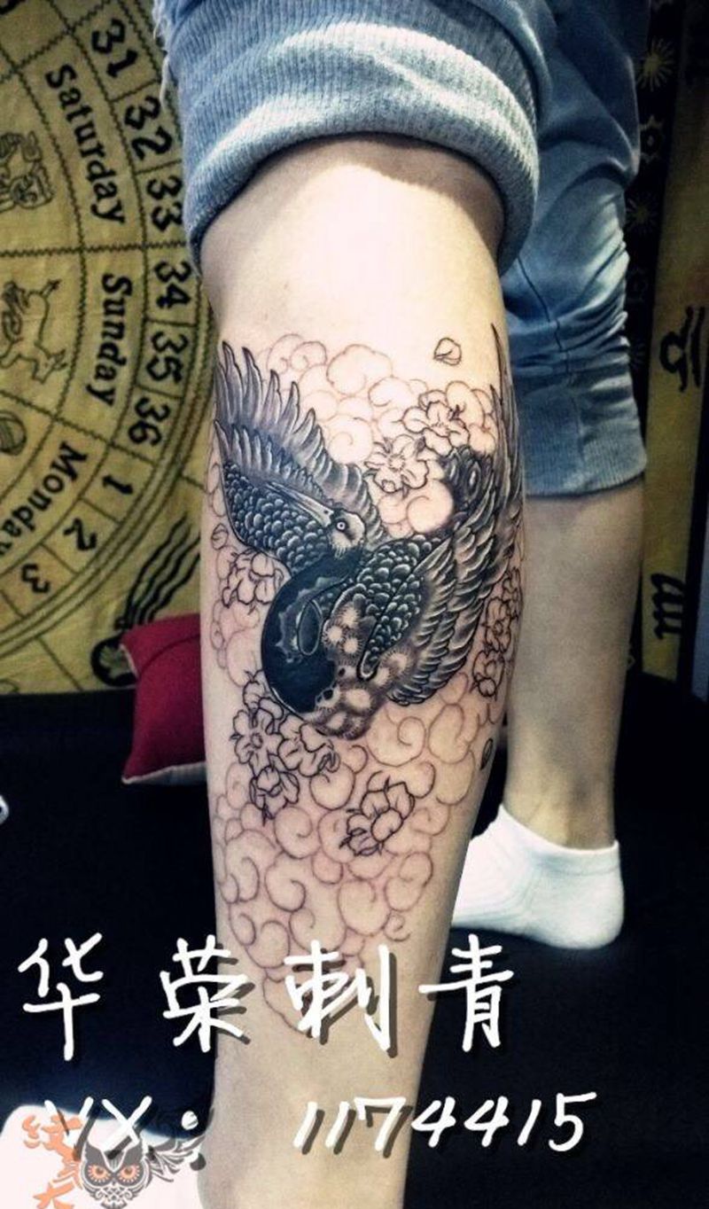 仙鹤纹身图片_成品腿部传统动物纹身图案