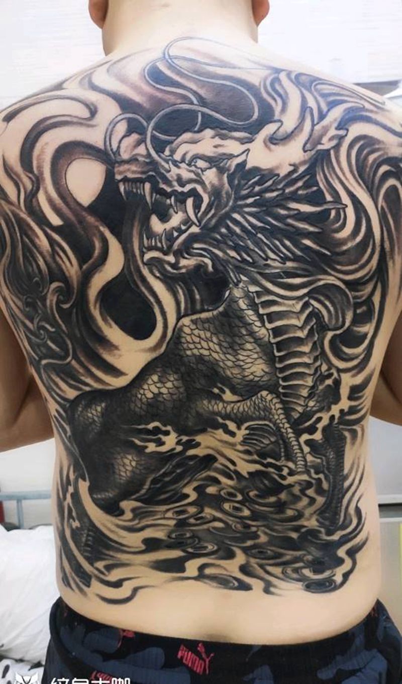 麒麟二纹身图片_背部新传统纹身图案