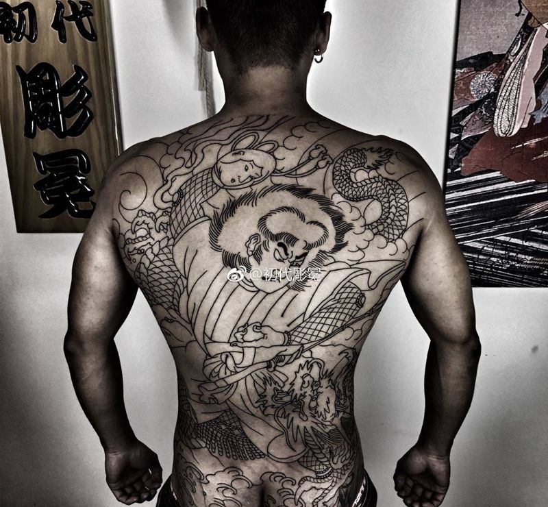 龍王太郎纹身图片_臀部背部老传统纹身图案