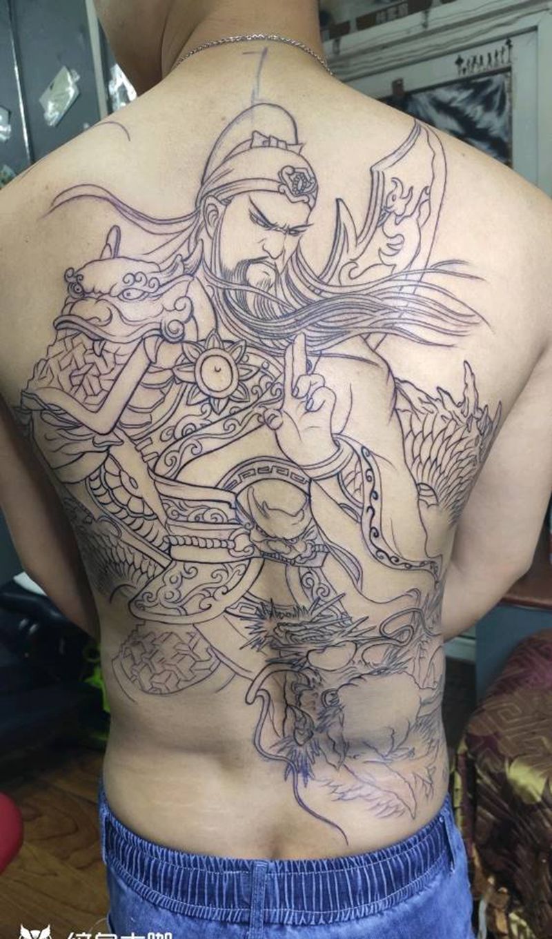 关公满背线条纹身图片_背部新传统纹身图案