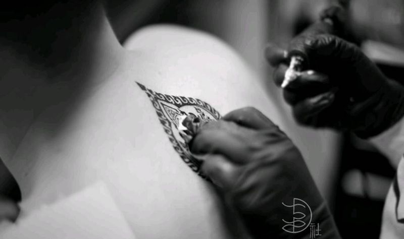 菩萨纹身图片_背部图腾菩萨纹身图案