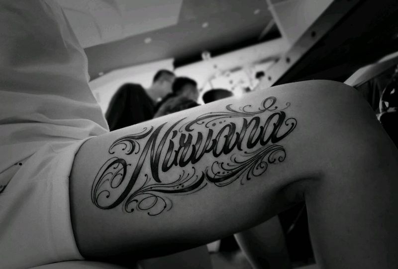 花体系纹身图片_腿部欧美传统几何字符原创花体字成品手稿纹身图案