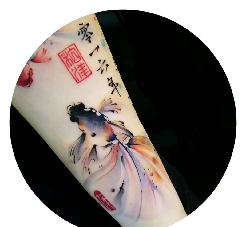 水墨鱼纹身图片_手臂传统清新国画字符动物原创水墨成品纹身图案