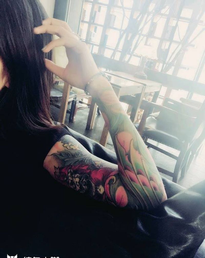 花臂彩色孔雀买家秀纹身图片_手臂传统清新动物宗教原创花臂成品纹身图案