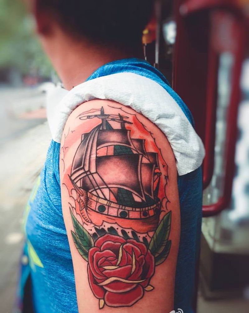 帆船与玫瑰纹身图片