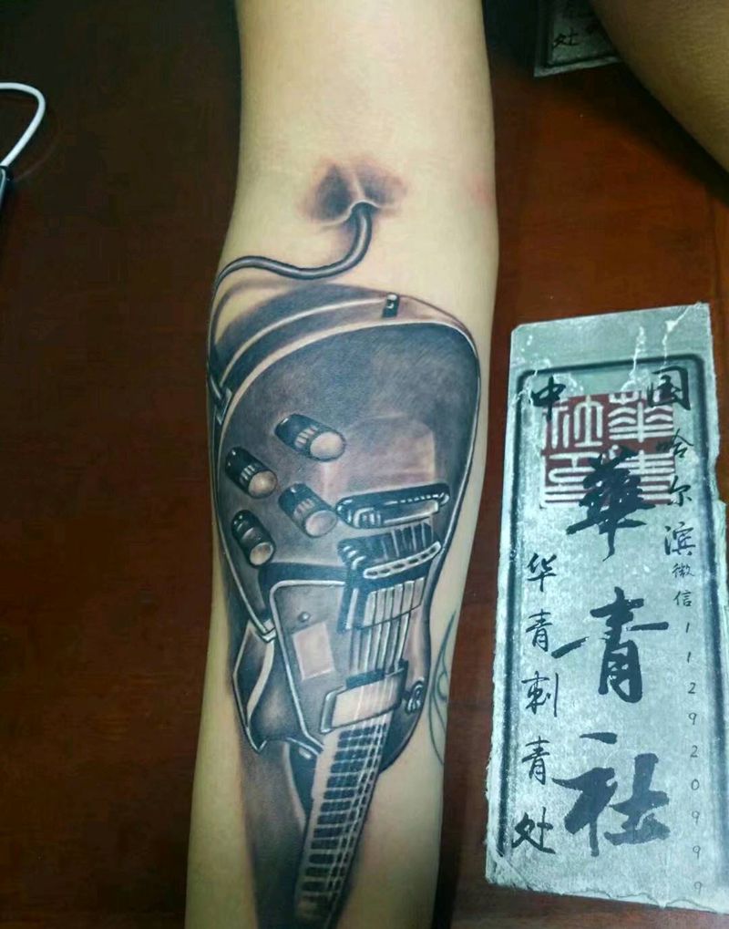 电吉他纹身图片_手臂欧美写实纹身图案