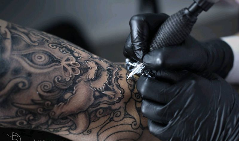 未完唐狮纹身图片_手臂新传统唐狮纹身图案