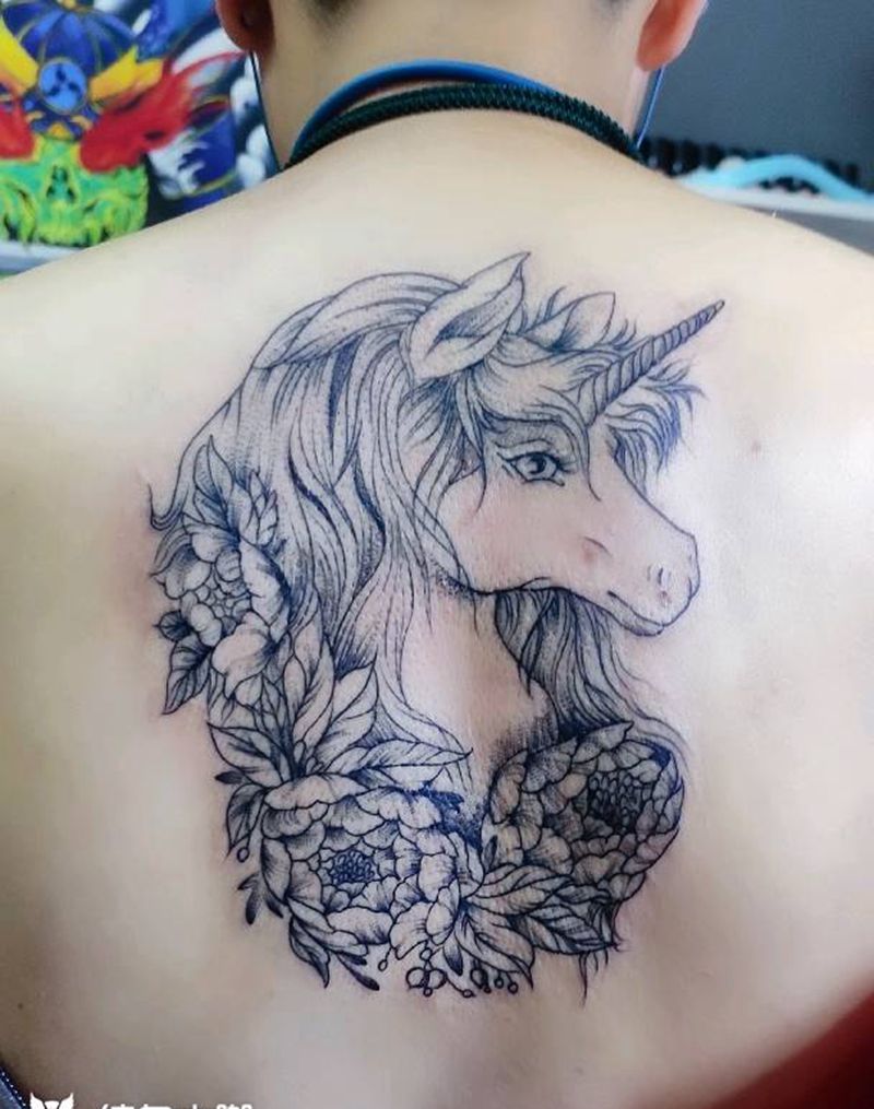独角兽纹身图片_背部纹身图案