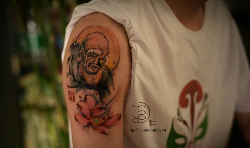达摩纹身图片_手臂水墨达摩莲花彩色纹身图案