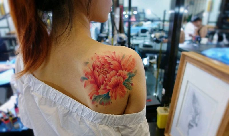 牡丹纹身图片_背部传统清新国画植物原创彩色纹身图案