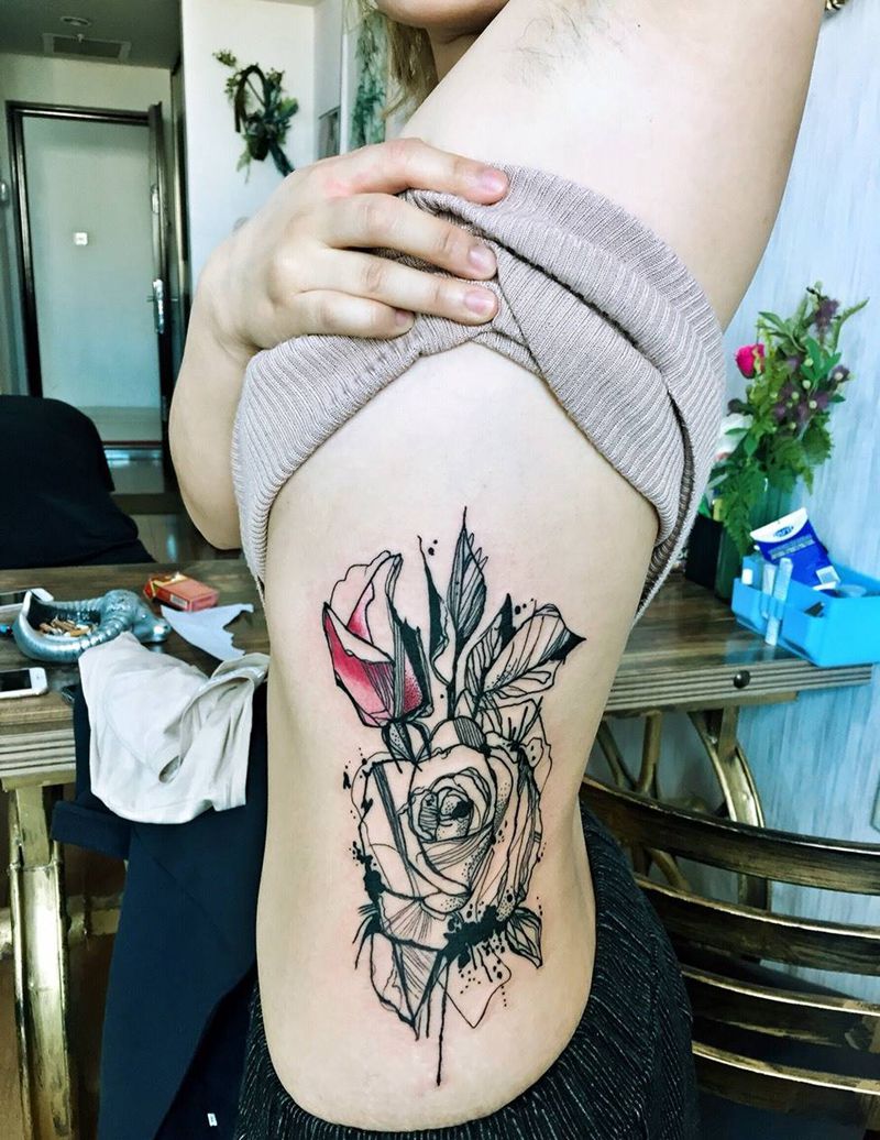 线条泼墨花纹身图片