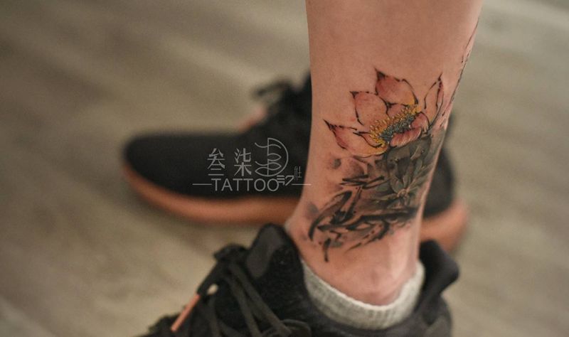 荷纹身图片_水墨遮盖彩色纹身图案