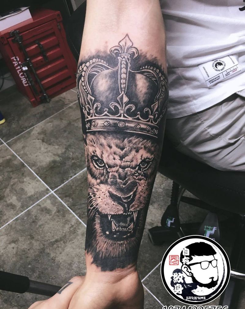 狮子小臂纹身图片