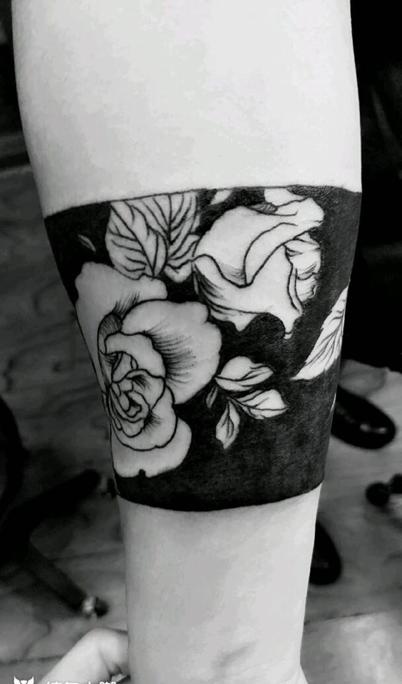 黑色臂环纹身图片