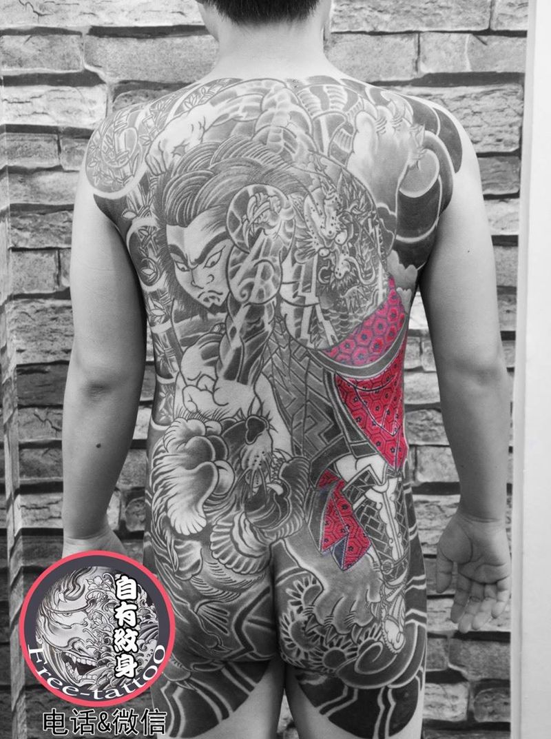 满背纹身图片