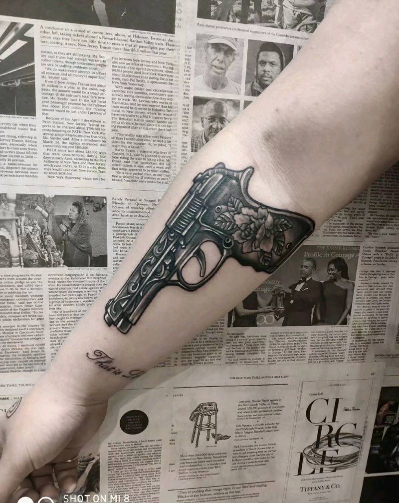 枪纹身图片_手臂点刺欧美写实纹身图案