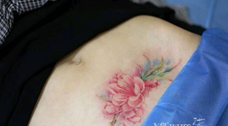 疤痕遮盖纹身图片_腹部传统清新国画植物原创彩色成品纹身图案