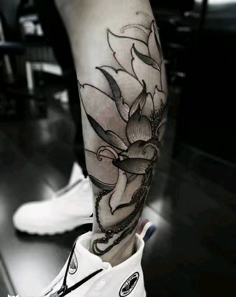 包小腿之荷花纹身图片_腿部传统植物成品纹身图案