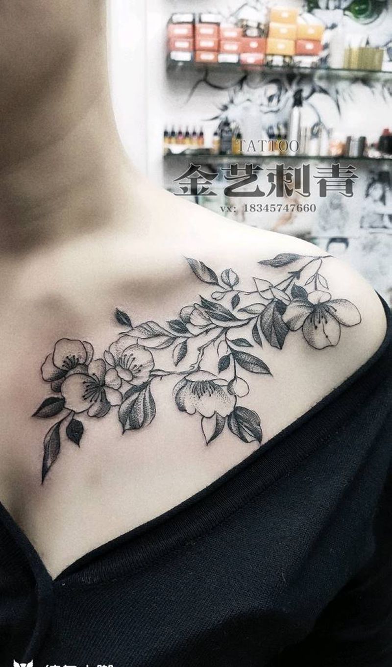 素花纹身图片_肩部纹身图案