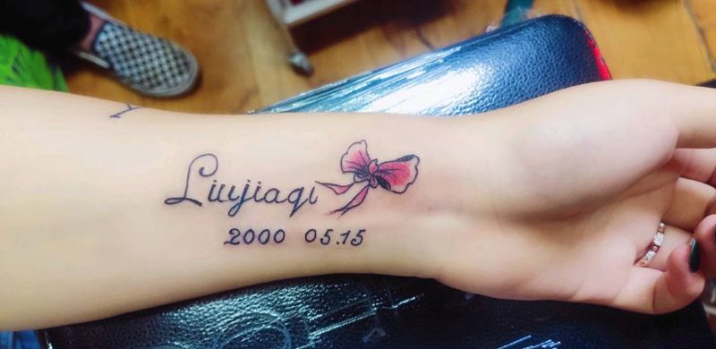 小字母纹身图片_手臂纹身图案