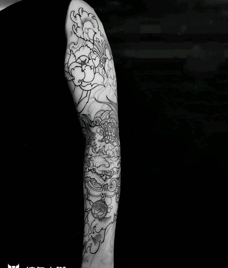 福狮子花臂纹身图片_手臂传统原创花臂纹身图案