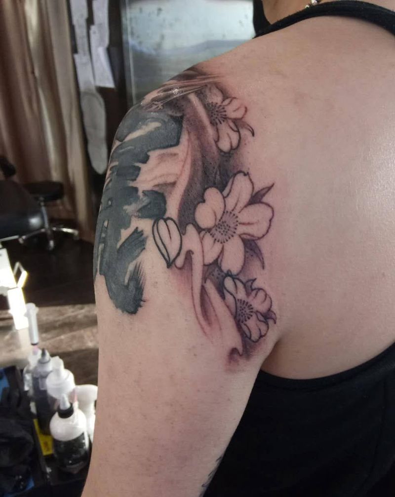 传统包臂未完纹身图片_肩部传统植物纹身图案