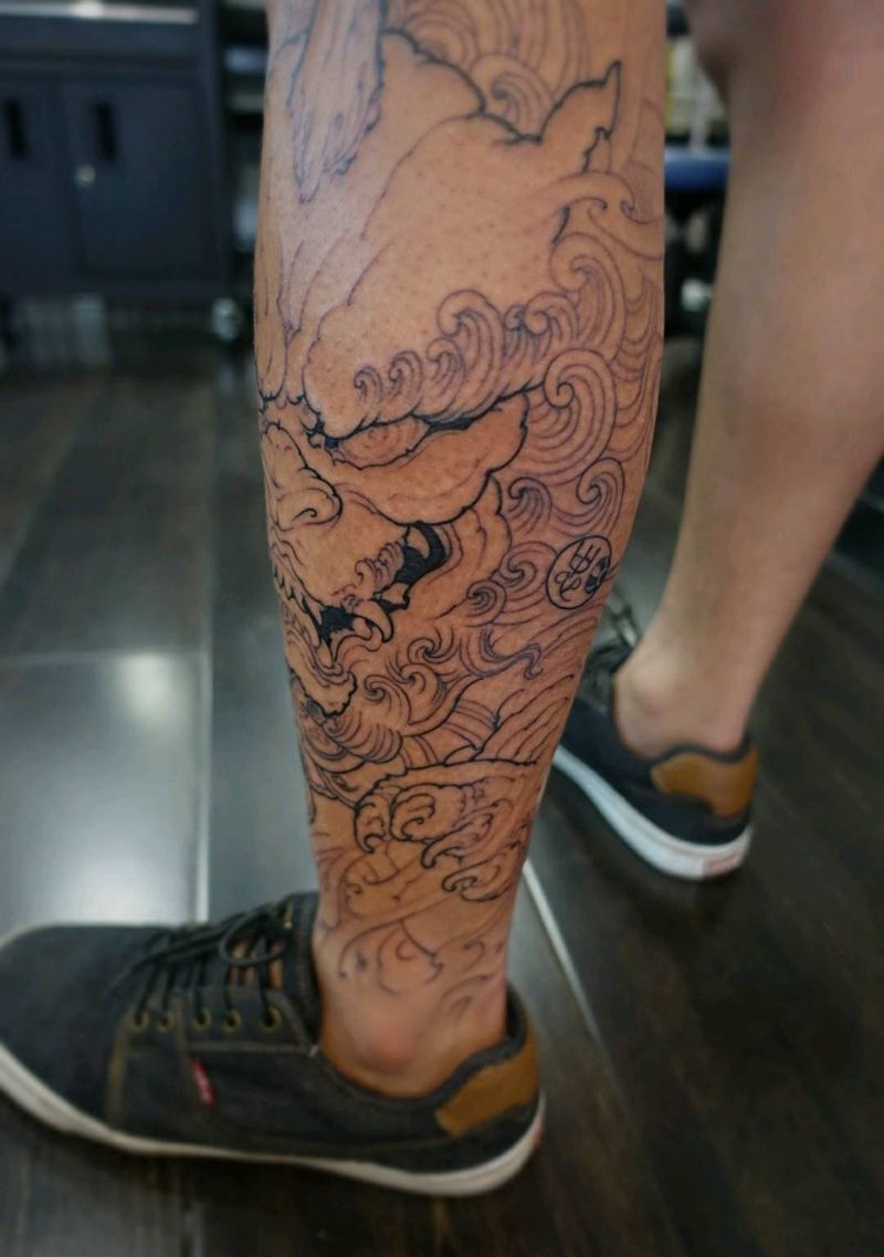 唐狮子小腿纹身图片_腿部传统动物原创黑灰纹身图案