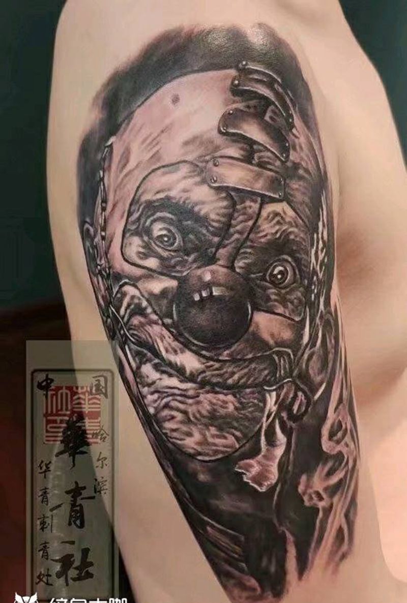 小丑纹身图片_肩部纹身图案