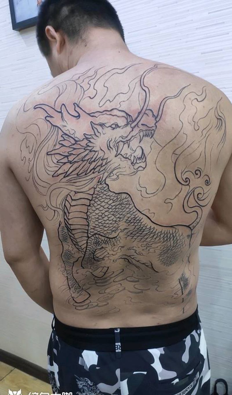 麒麟1纹身图片_背部纹身图案