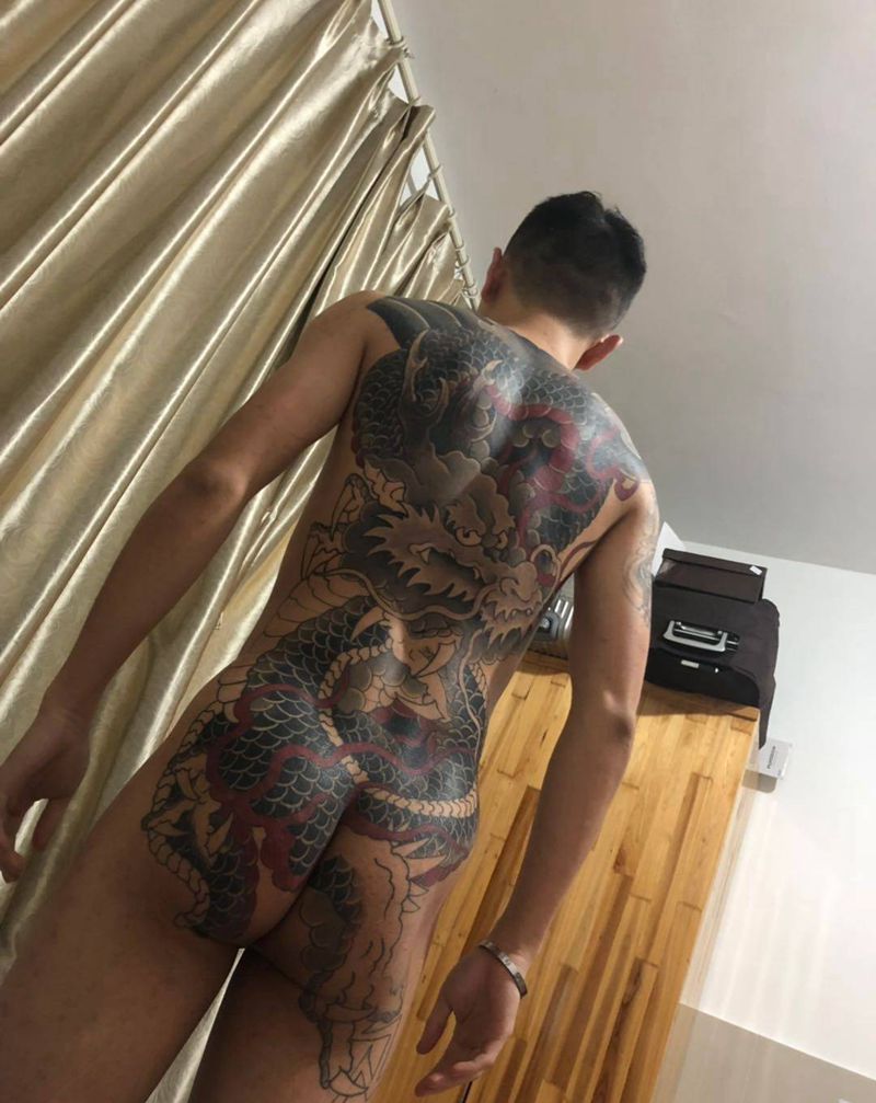 龙纹身图片_背部臀部老传统龙纹身图案