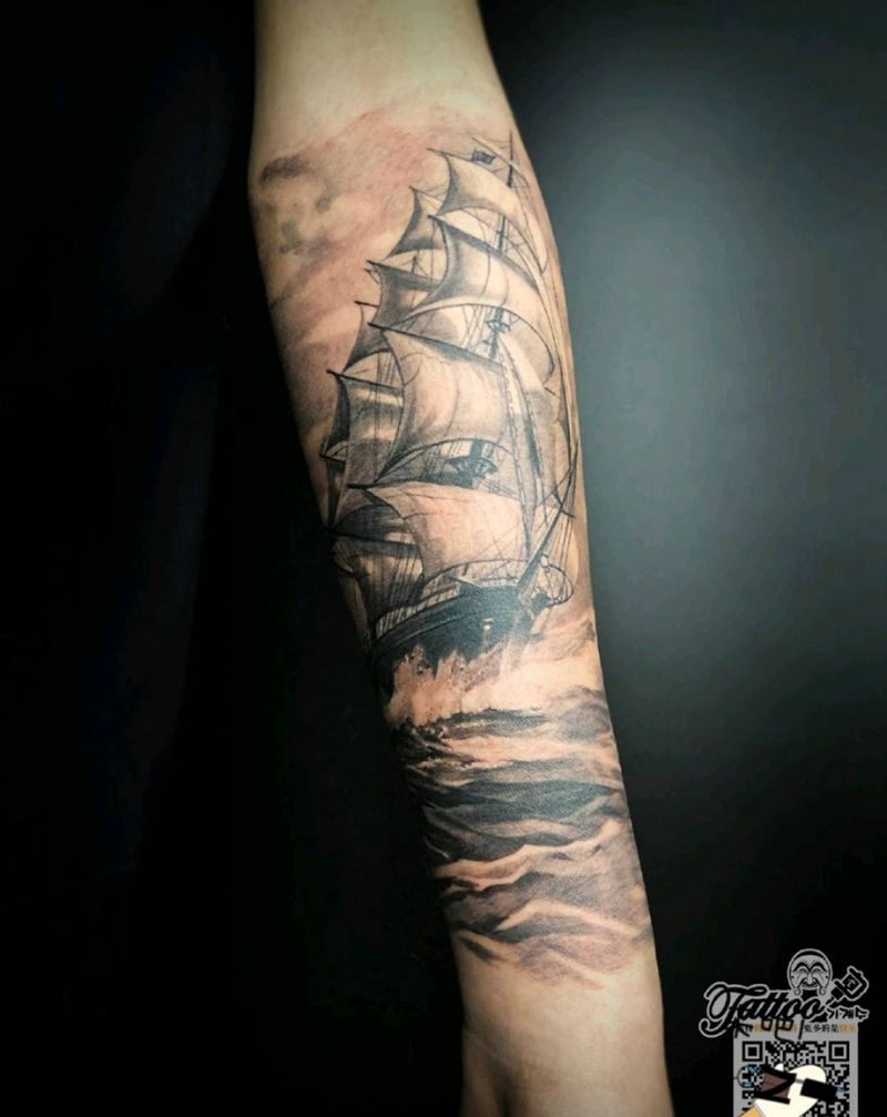 航海纹身图片_手臂欧美写实帆船怀表玫瑰纹身图案
