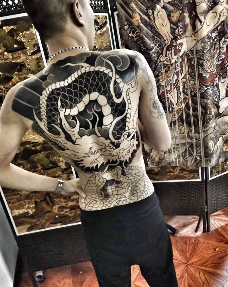 通背未完成纹身图片_成品腿部背部臀部传统动物鬼神纹身图案